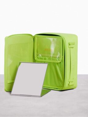 BEIS The Cosmetic Case in Green.
